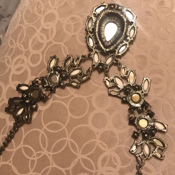 Erica Lyons Statement Necklace - Picture 7 of 8